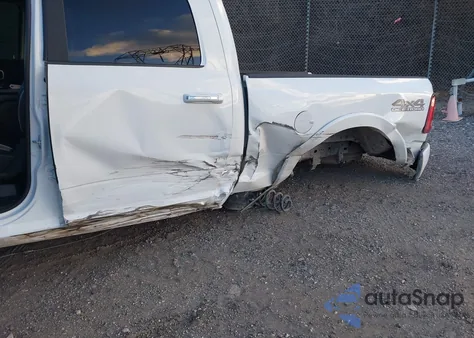 2022 Ram 2500 Laramie 4X4 6'4 Box z USA, uszkodzony, nr VIN 3C6UR5FL7NG322571